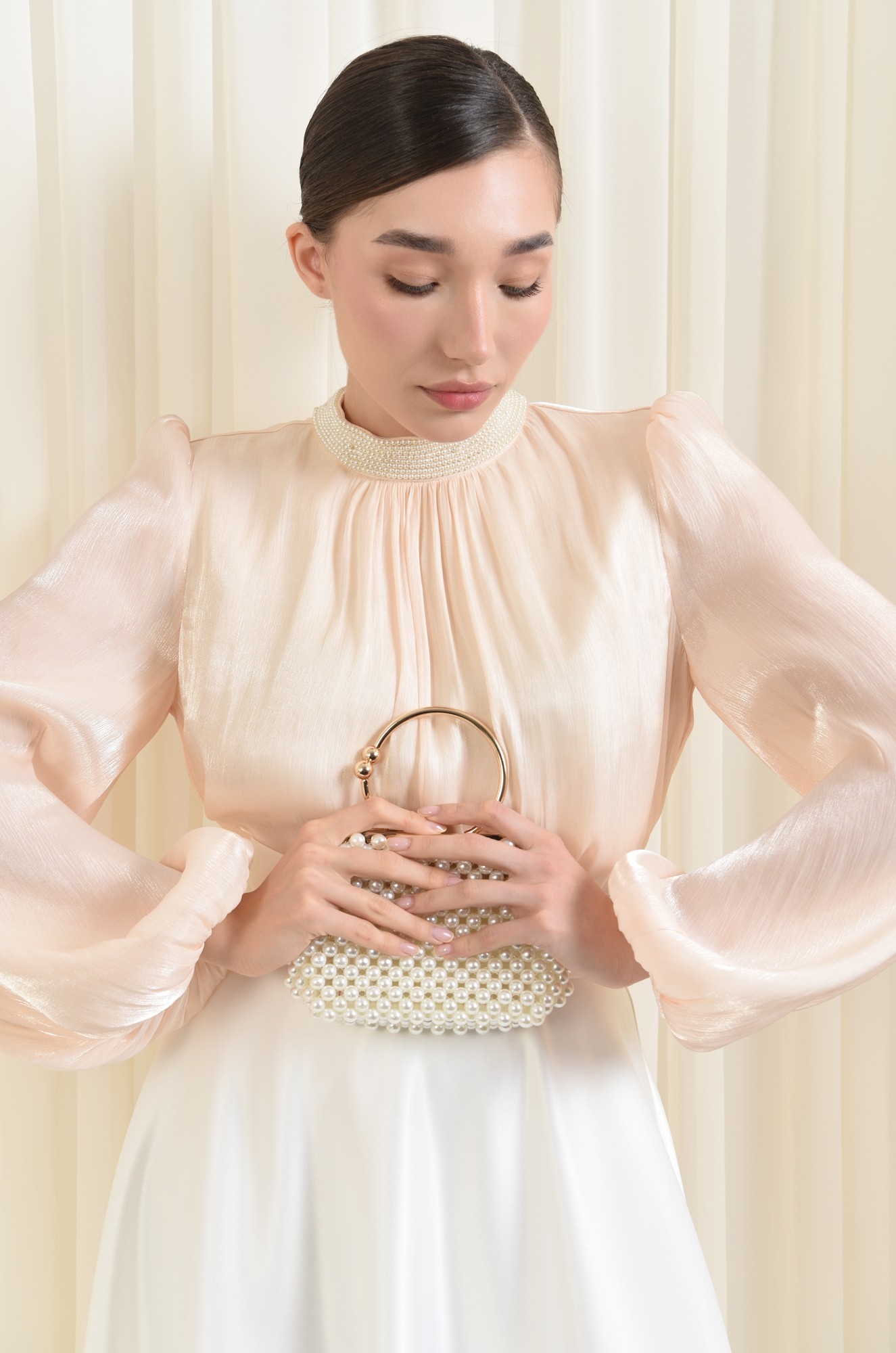 4 - BLUZA CREM ELEGANTA CU PASMANTERIE DE PERLE