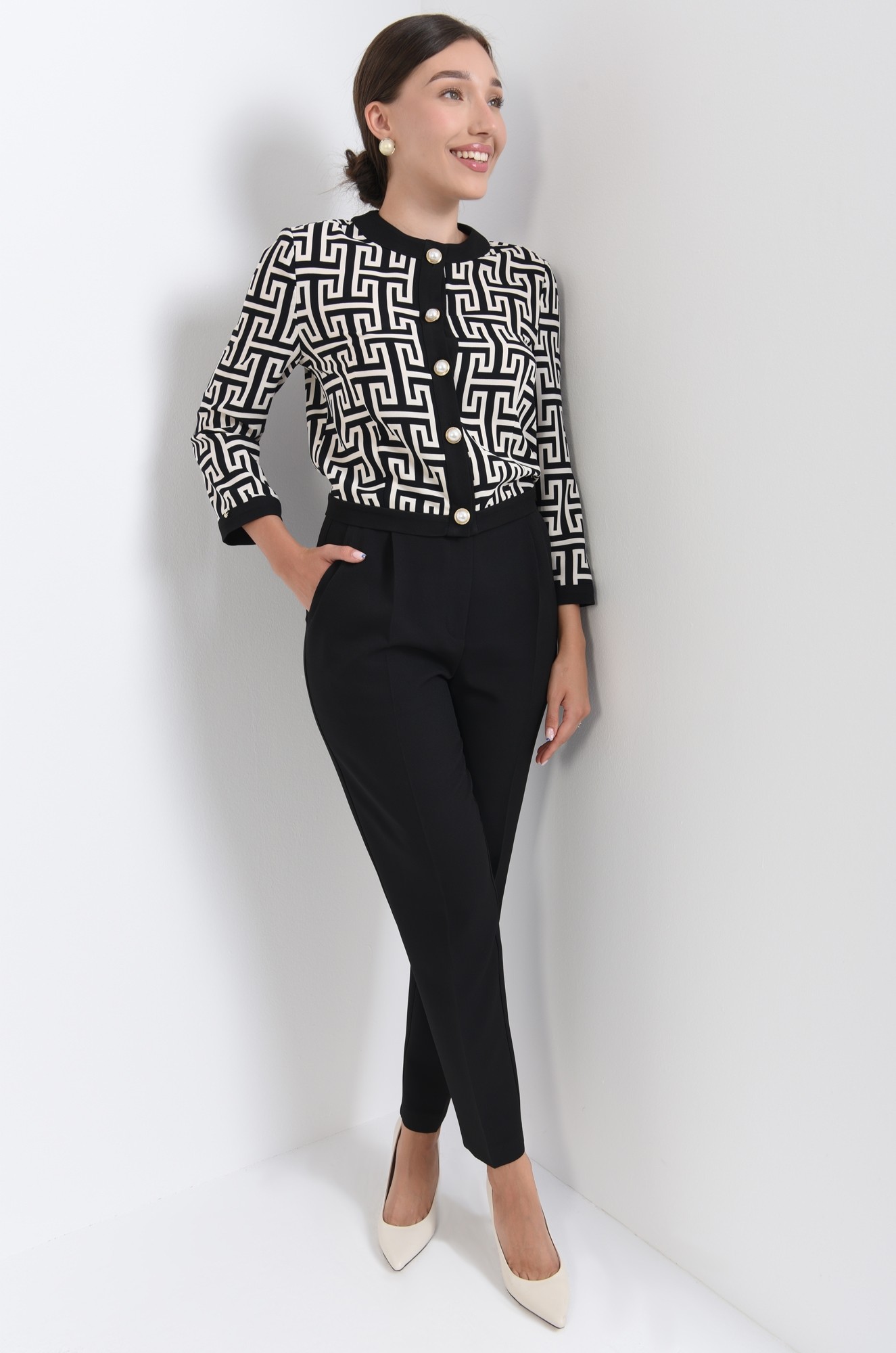 3 - JACHETA CASUAL NEAGRA CU NASTURI PERLA
