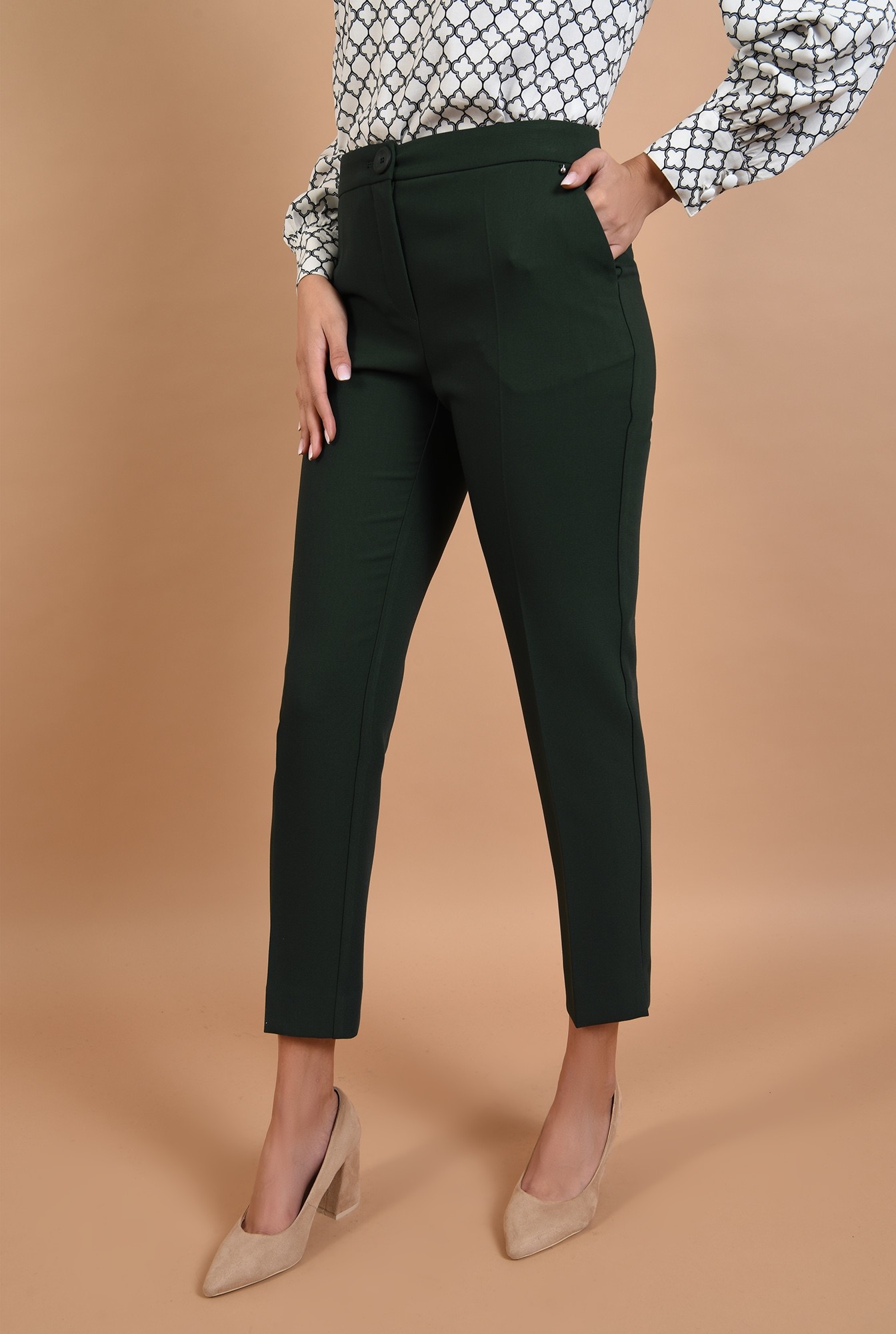 2 - 360 - pantaloni verzi, conici, cu buzunare, slit lateral
