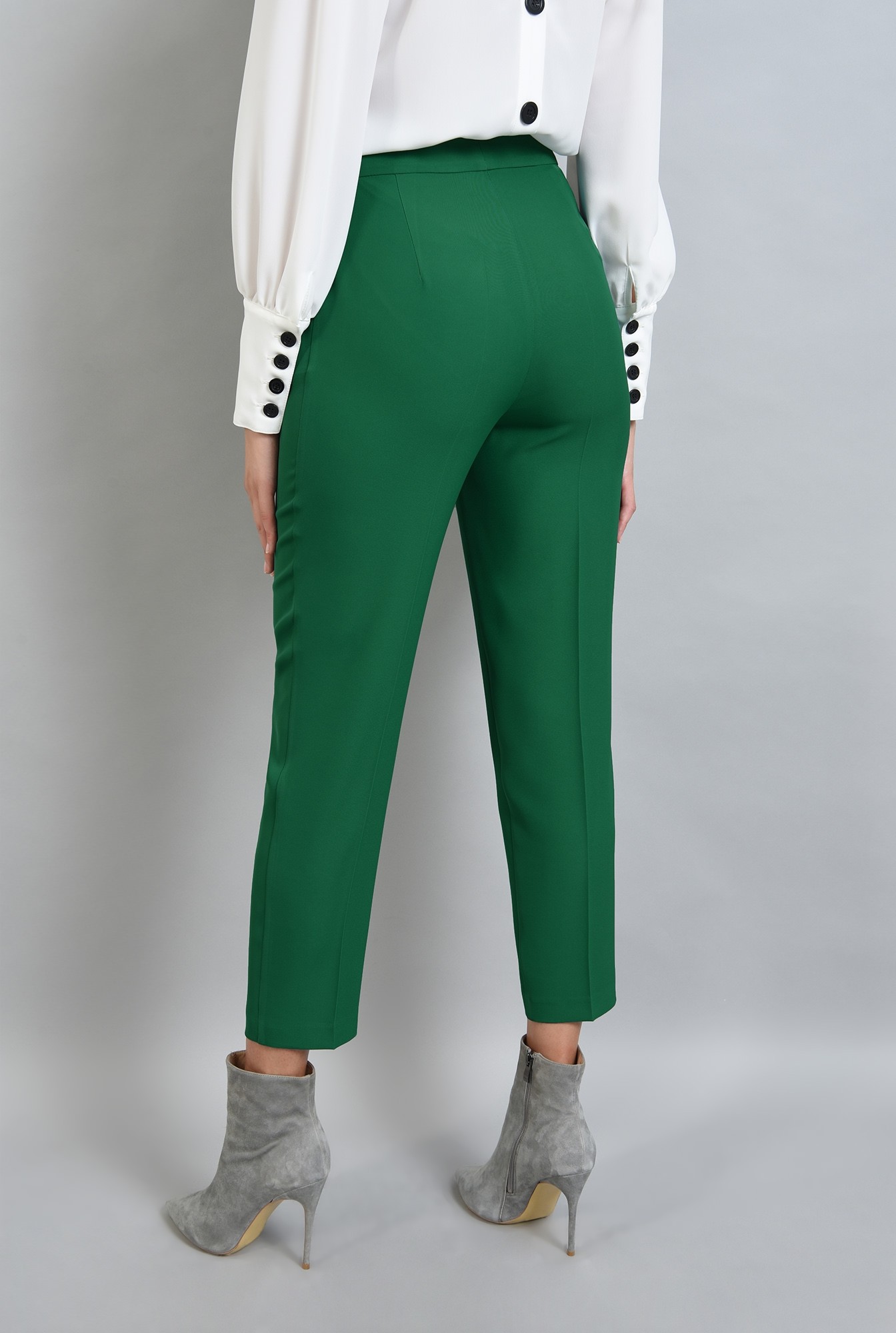2 - 360 - pantaloni verzi, conici, cu buzunare laterale