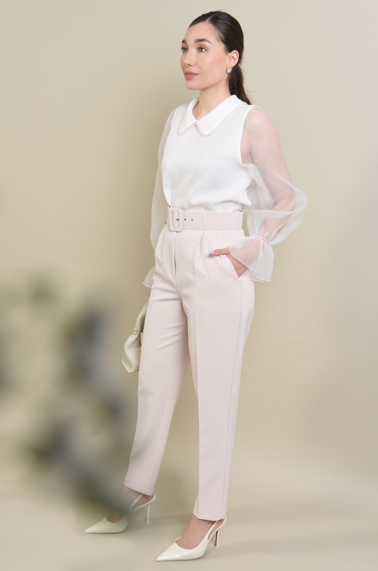 6 - PANTALONI CONICI CREM CU CENTURA