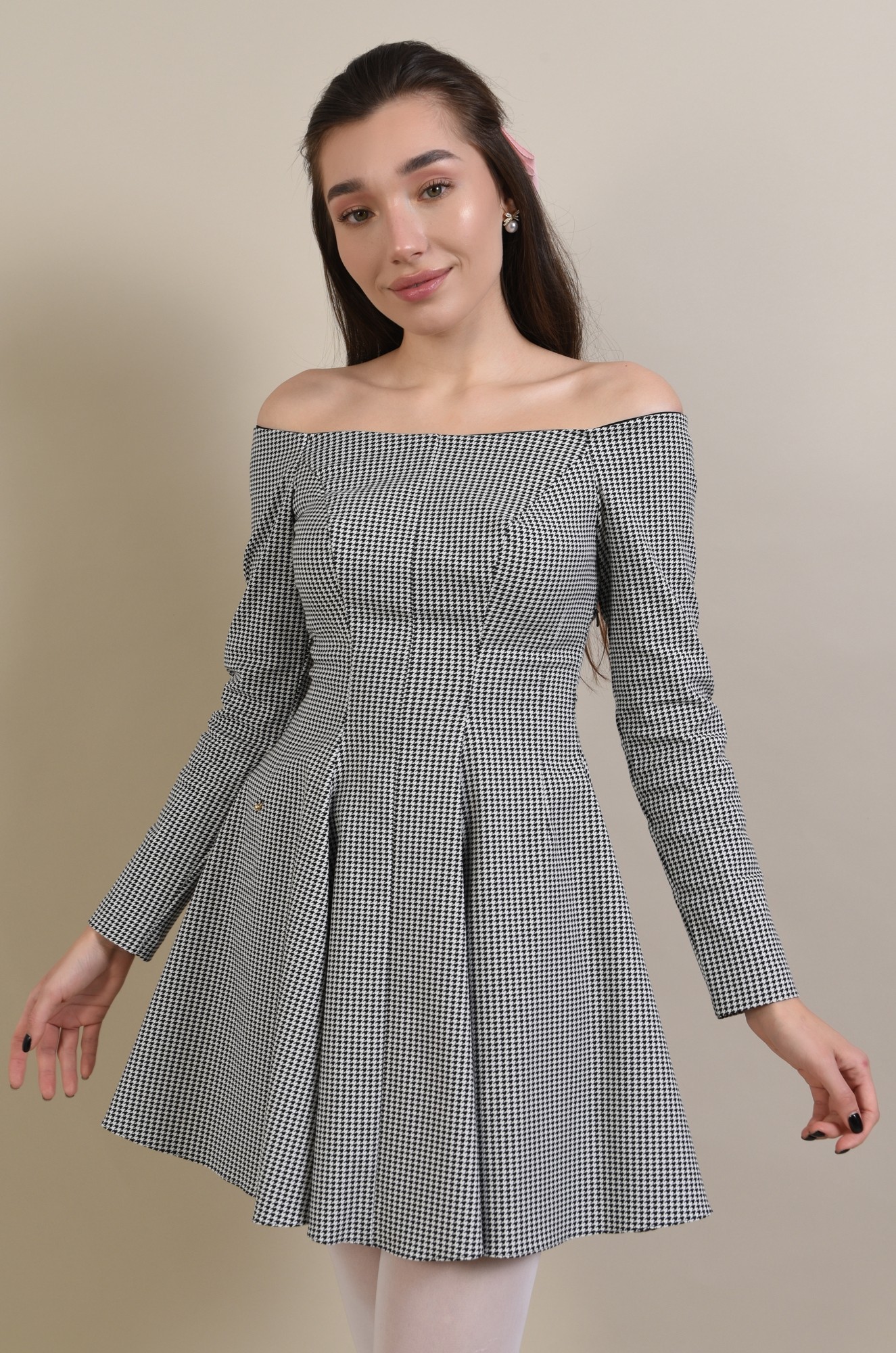 5 - ROCHIE SCURTA CU UMERII DEZGOLITI