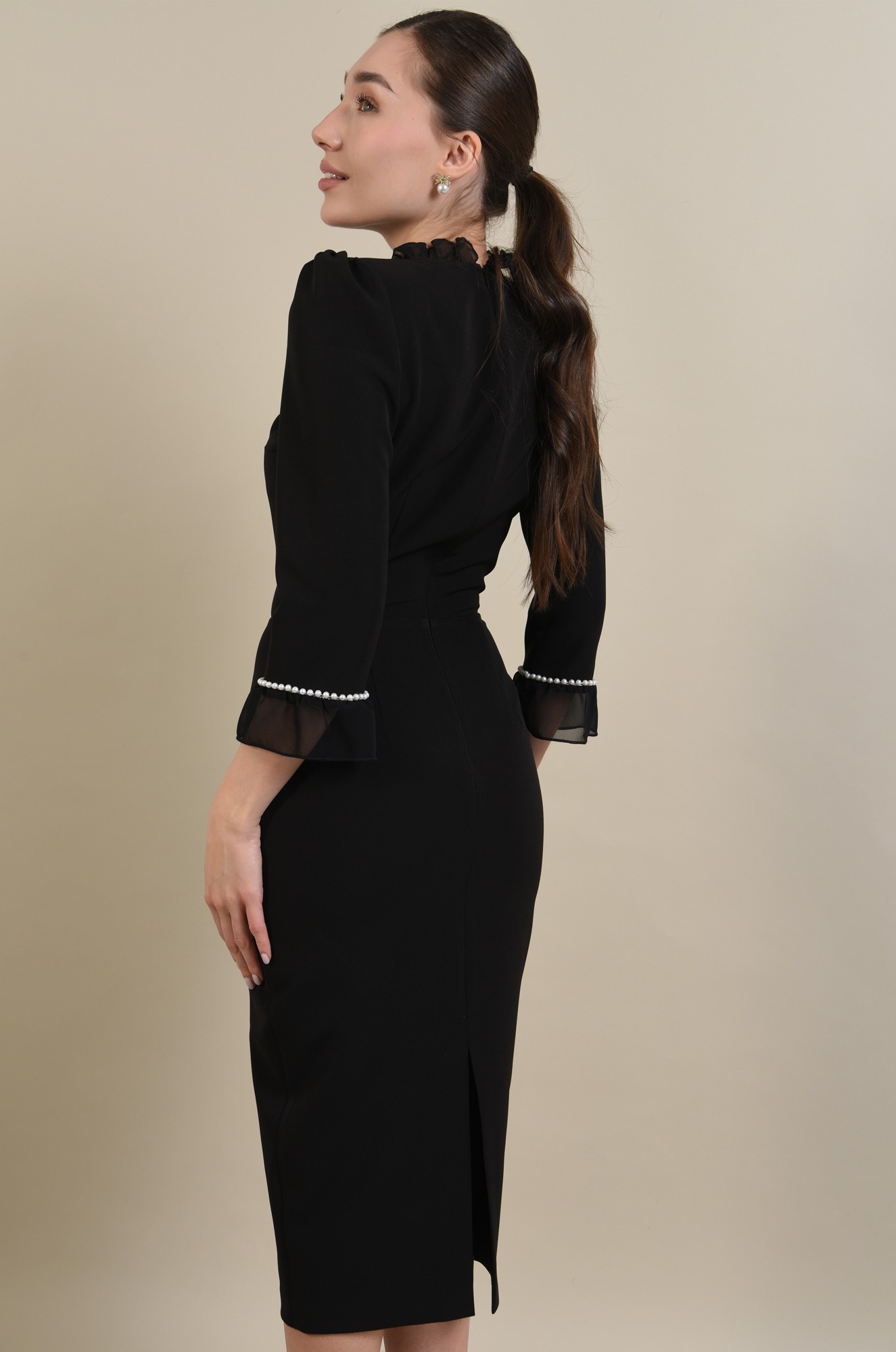 2 - ROCHIE MIDI NEAGRA CU PERLE LA MANECI