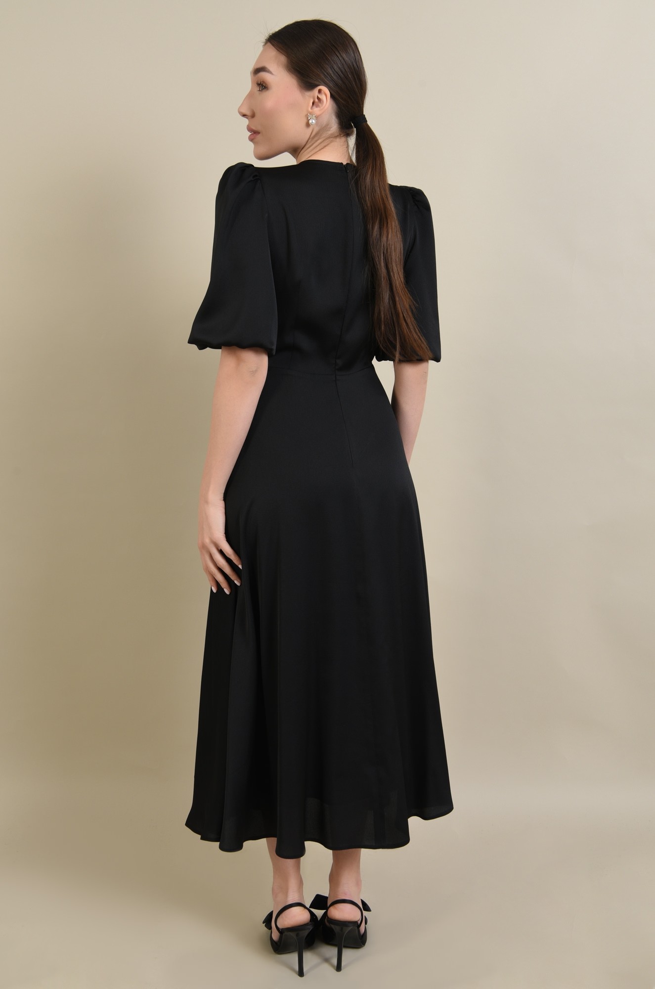 2 - ROCHIE MIDI NEAGRA CU MANECA BUFANTA