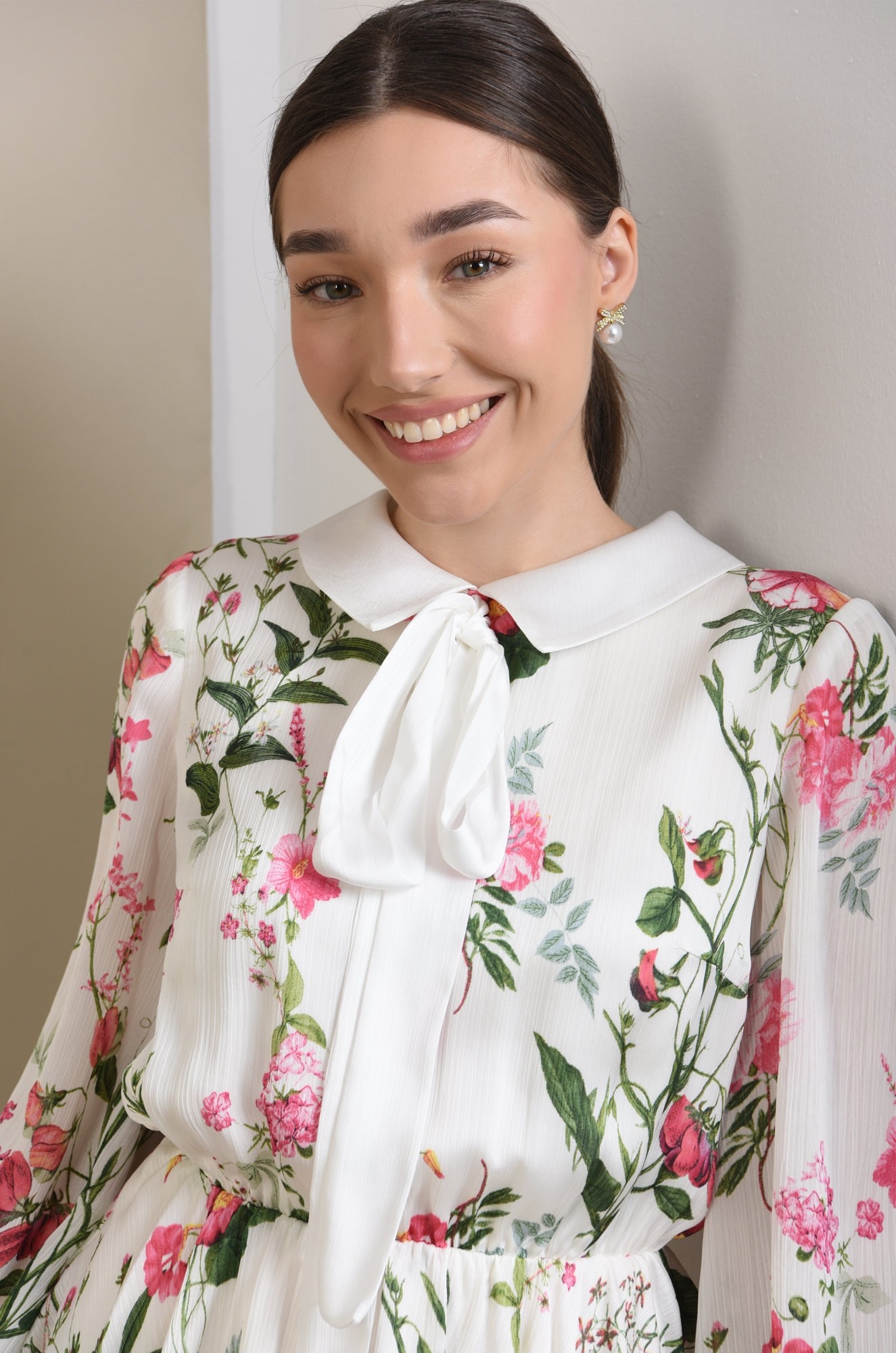 4 - ROCHIE FLORALA SCURTA CU FUNDA LA GULER