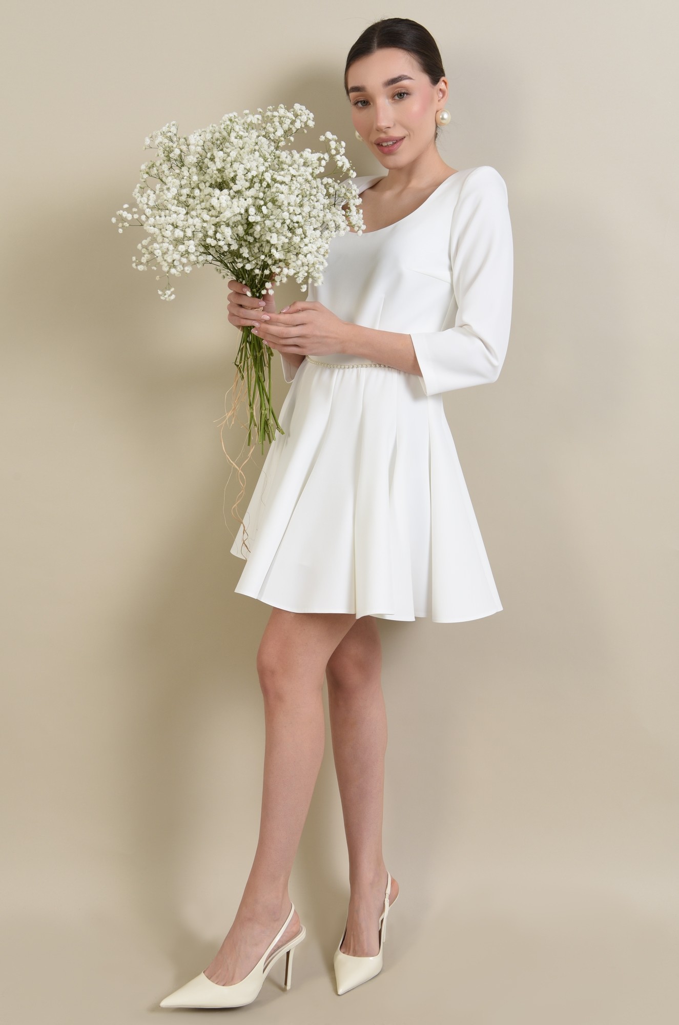 3 - ROCHIE SCURTA ALBA CU PERLE LA TALIE 