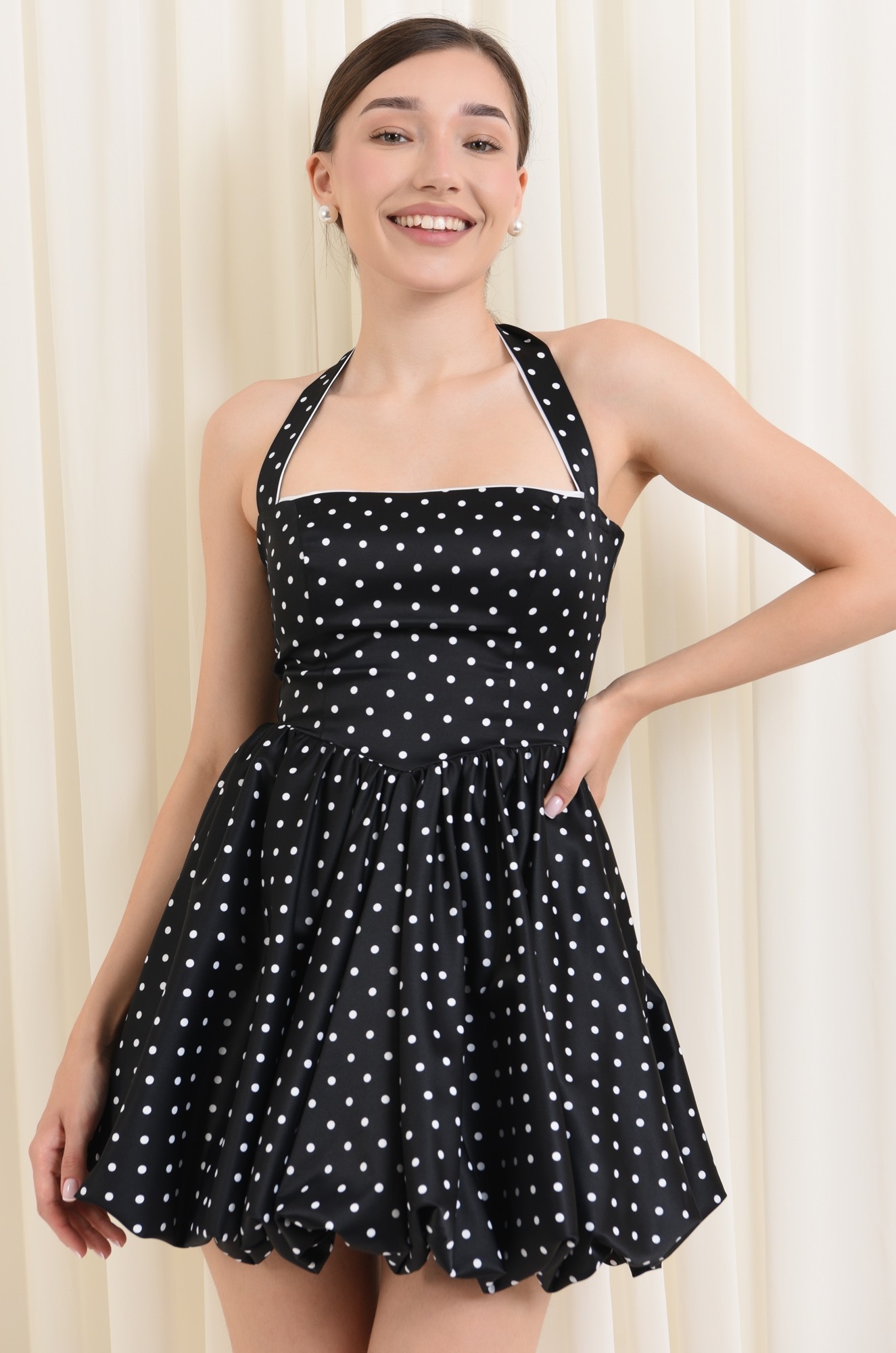 6 - ROCHIE SCURTA ELEGANTA CU FUSTA EVAZATA 