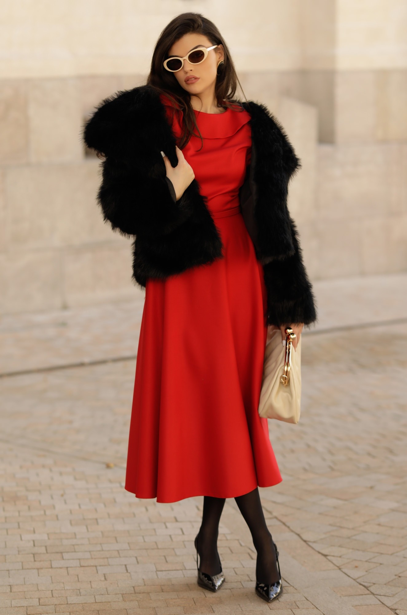 5 - ROCHIE ROSIE ACCESORIZATA CU CENTURA