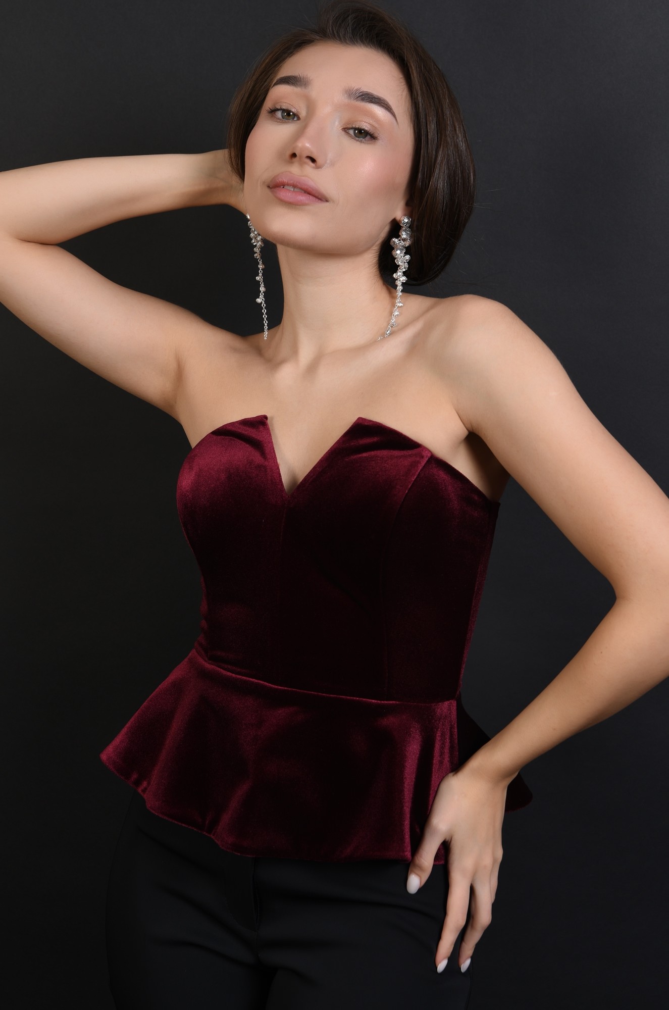 5 - TOP ELEGANT DIN CATIFEA CU FENTA LA BUST