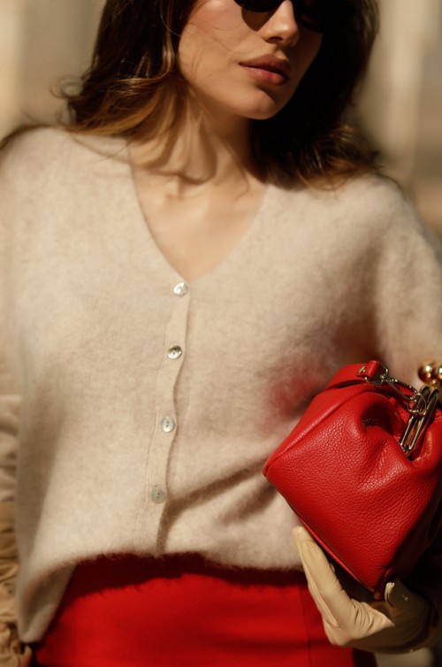 CARDIGAN BEJ CU NASTURI DIN LANA SI CASMIR